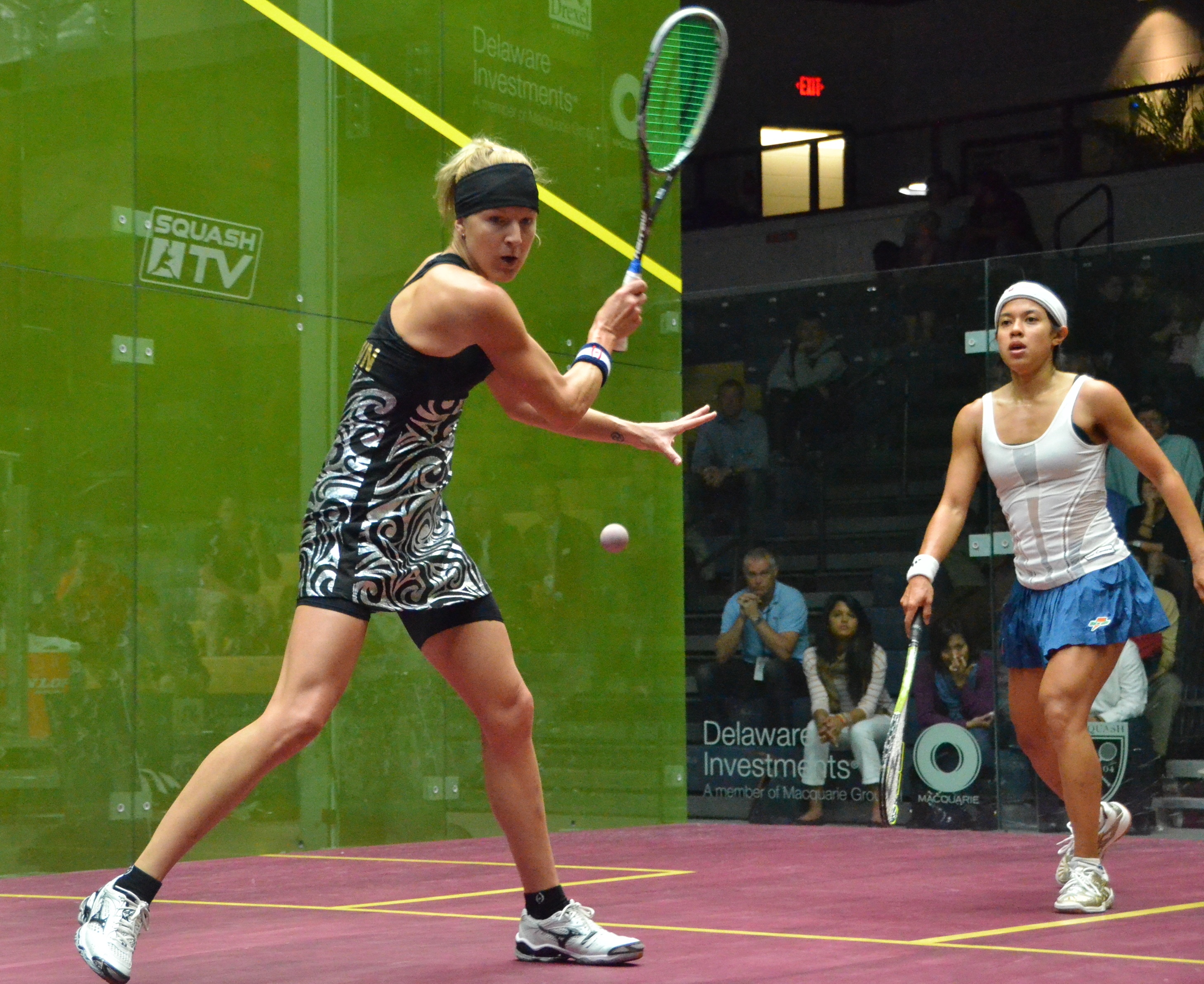 Brown (L) and Nicol David (R) in the U.S. Open 2011 quarterfinals (Image: Steve Cubbins/squashsite.co.uk)